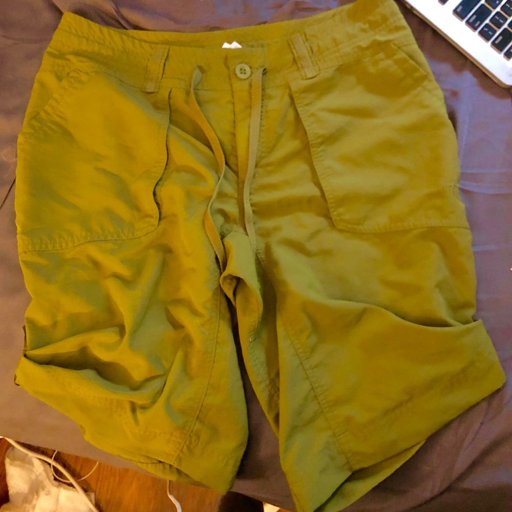 The North Face Women’s cargo shorts size 8 long